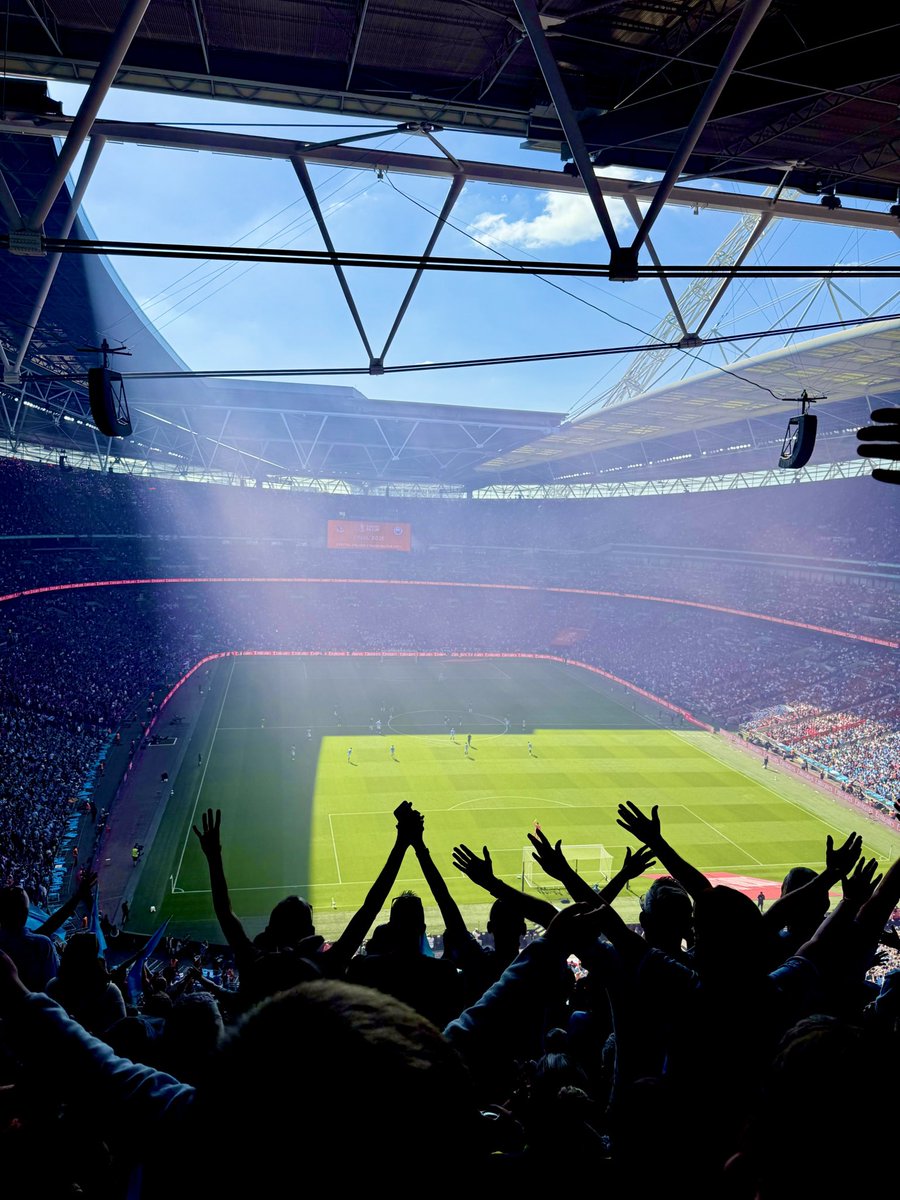 garethmanc's tweet image. Not the result we wanted, other than the score it’s always a good day out and an honour to go to Wembley! I love @ManCity 
Lovely to see the absolute gentleman and legend @Paul_Lake out chatting with the fans before the game #FACupFinal @wembleystadium @ManCityMEN #BLUEMOON