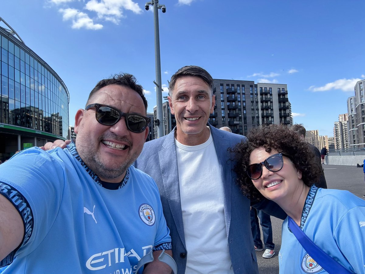 garethmanc's tweet image. Not the result we wanted, other than the score it’s always a good day out and an honour to go to Wembley! I love @ManCity 
Lovely to see the absolute gentleman and legend @Paul_Lake out chatting with the fans before the game #FACupFinal @wembleystadium @ManCityMEN #BLUEMOON