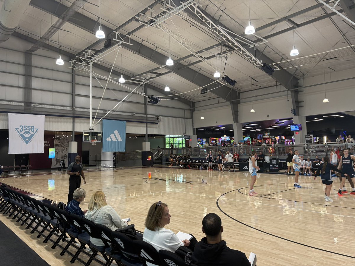 BlueStar Media (@bluestarmedia1) on Twitter photo Checking in from court side from coast-to-coast with the <a href="/BlueStarBB/">Blue Star Basketball</a> crew!
May Eval we got you covered 💯🔵⭐️ Checking in from court side from coast-to-coast with the <a href="/BlueStarBB/">Blue Star Basketball</a> crew!
May Eval we got you covered 💯🔵⭐️