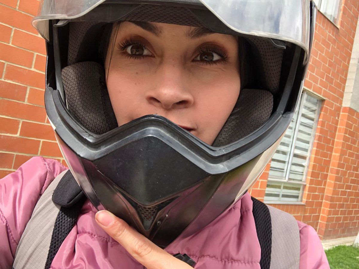 AlejaEN95's tweet photo. Que nunca se me olvide , que me sentí muy feliz y realizada el día que llevé mi moto a la U por qué no tenía que coger bus ! https://t.co/aMK3fQ1QeW
