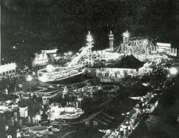A night view of the midway at the Tennessee State Fair in Nashville. 

September, 1975. 
- 
Photo is from the Metro Nashville Archives