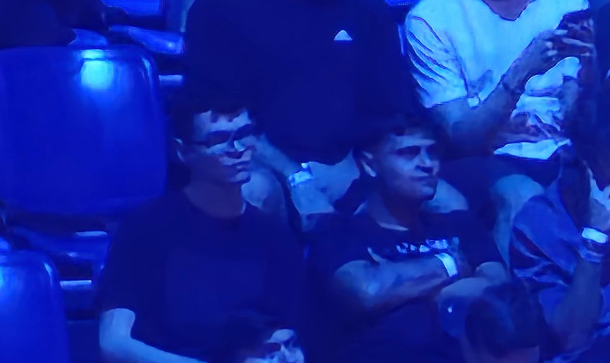 Infelizmente o pior aconteceu, fui pro RELOAD e esses dois meliantes da foto me assaltaram, se puder dá rt para espalhar me ajudaria muito!!!
<a href="/oretalha/">Otávio "Retalha"</a> <a href="/ramonventer1/">Ramon Venter</a>