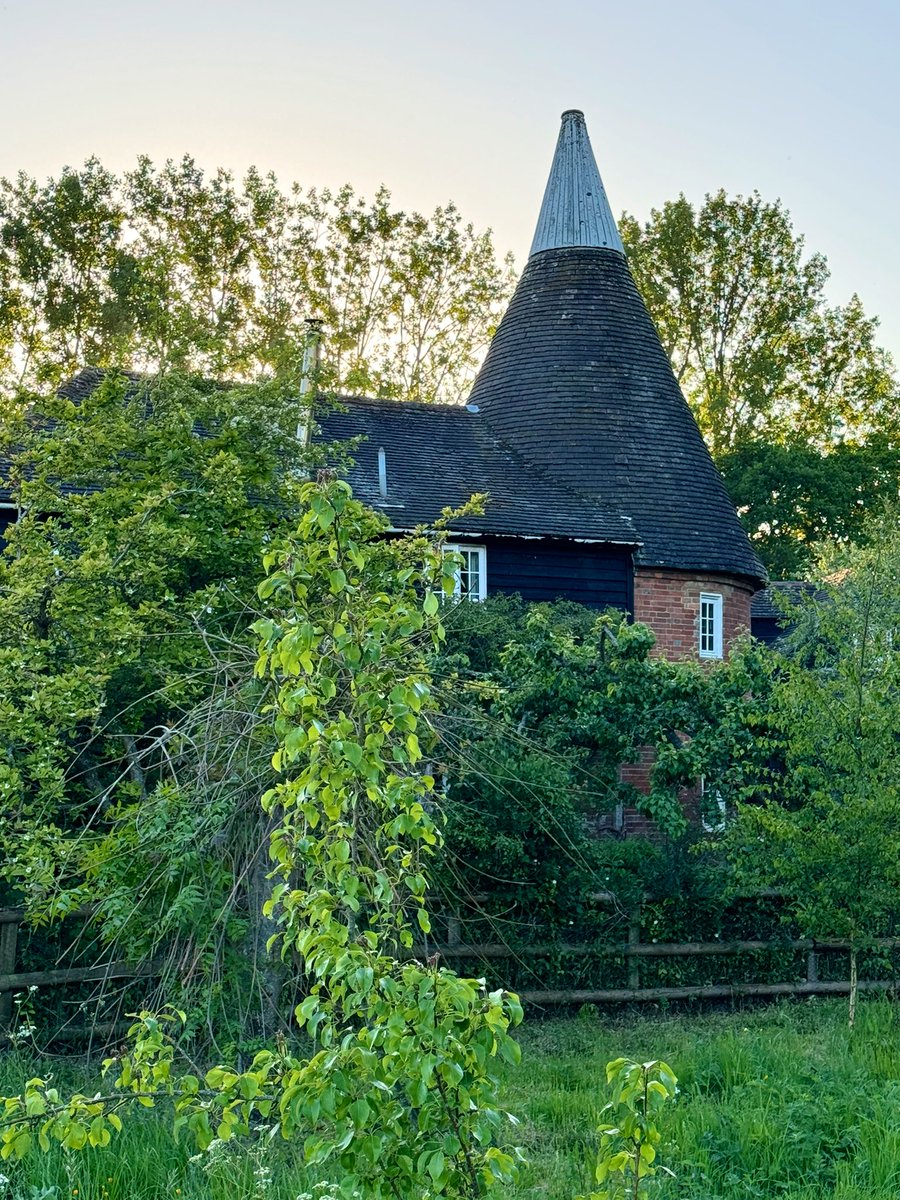 APCAFC's tweet image. It was 16 miles from Etchinghill to Hamstreet, but must’ve walked over 17 getting lost today.

Rushed to get 8pm train from Ham Street to find it was cancelled and waited another hour for a special bus service.

#GoingAroundtheUKCoastAgain 
Day 140
SIDE PROJECT 
#SaxonShoreWay