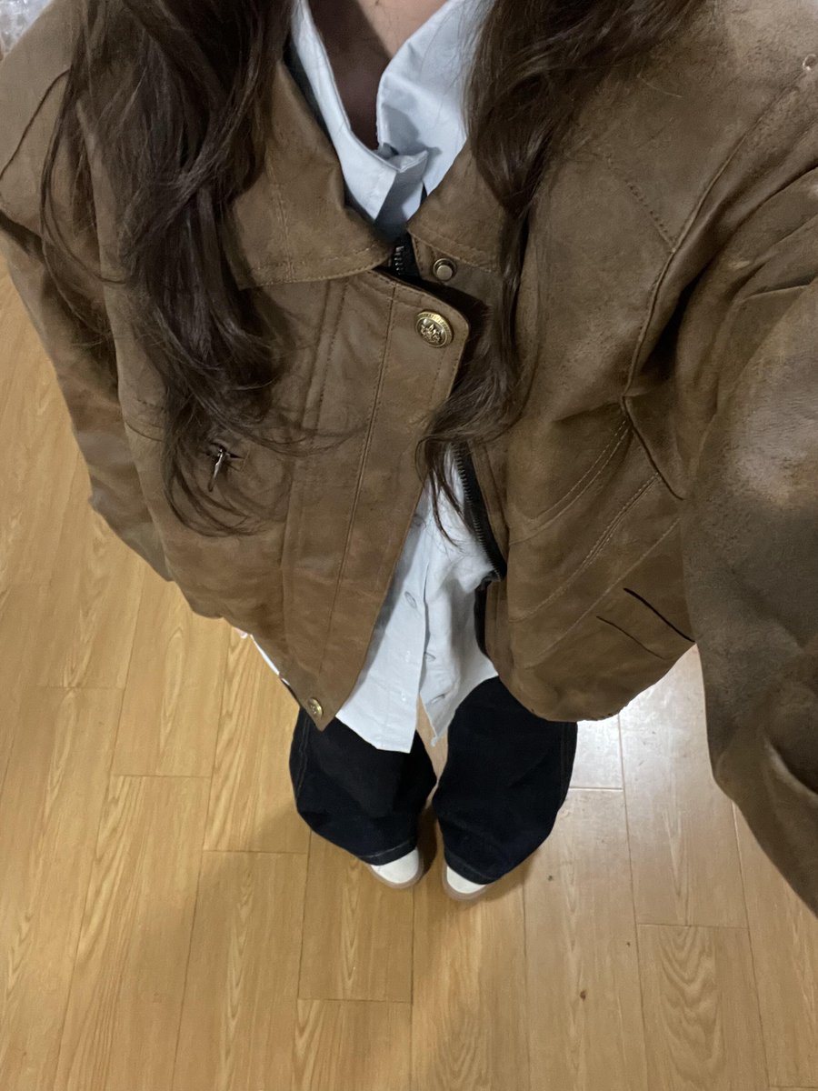 Wrapped in style and confidence 🧥💁‍♀️ My jacket is my superpower