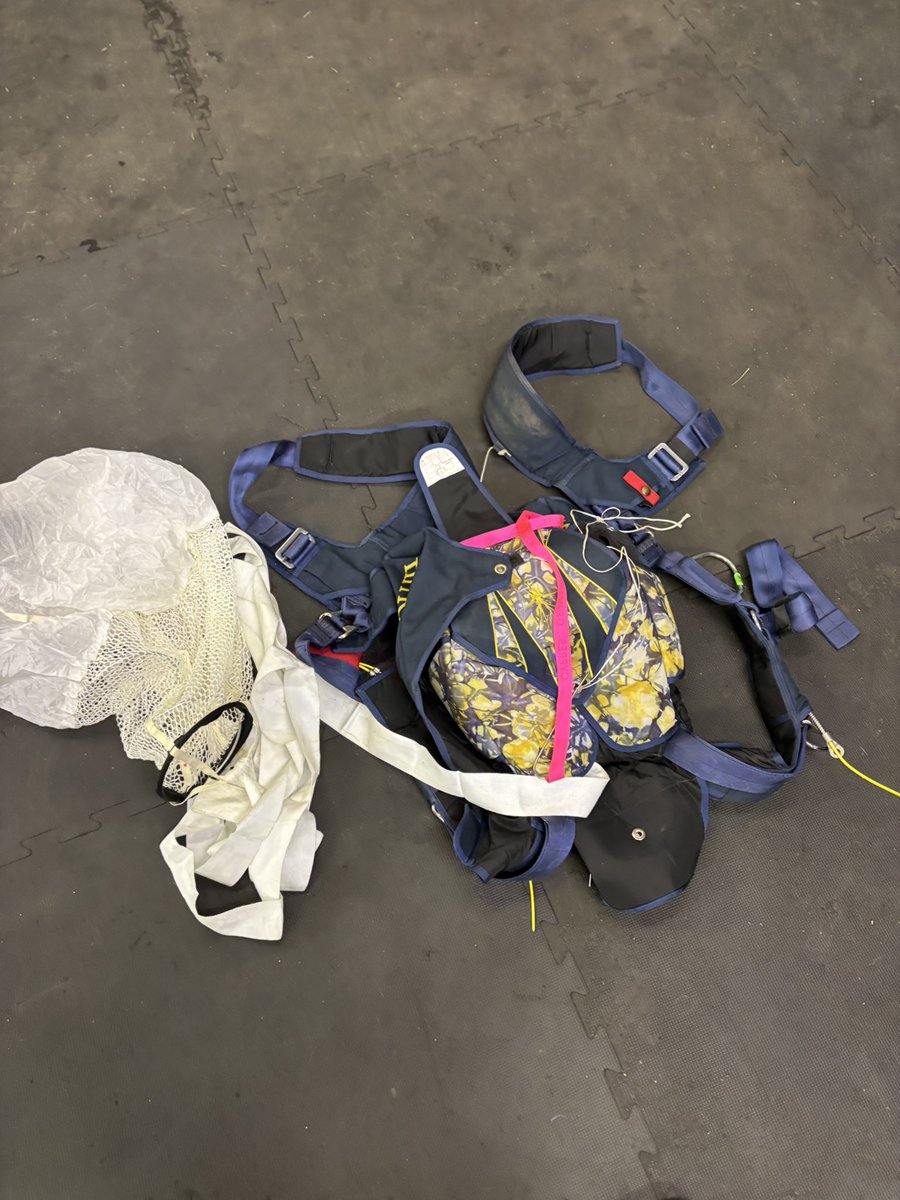 Two more reserve sign offs tonight. Eleven total for the logbook. Just 9 more to go before taking my parachute rigger license tests. 🪂