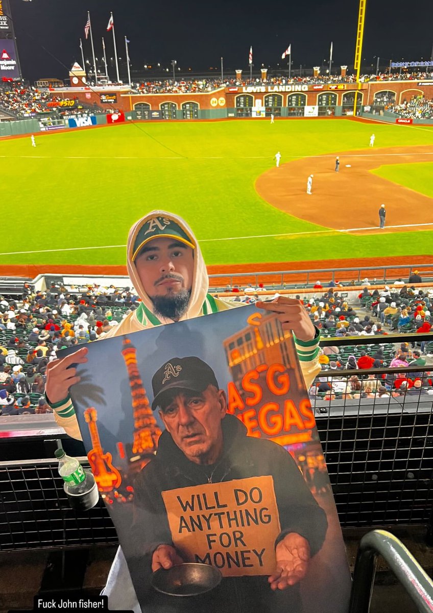 Sign of the night from the Battle Of 2 Teams Separated By 90 Miles Of A Hella Long Freeway Series. 

#FJF