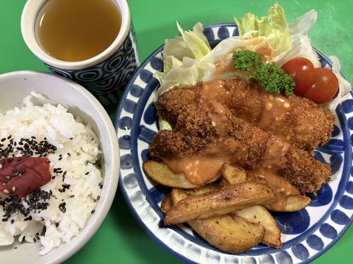 nankin007's tweet photo. 2025/05/02(金)
① #朝食
　#朝スープ
　#鶏もも肉 
　#チーズトースト
　#レッドキーウイジャム
　#ココア
② #昼食
　#夕食 #鯵フライ #ポテトフライ
　レタス🥬 ミニトマト パセリ🌿
③ #納豆 ごはん 焼き海苔 ミニトマト
　味噌汁 #温泉卵 #ホットヨーグルト https://t.co/4mRRQLT19R