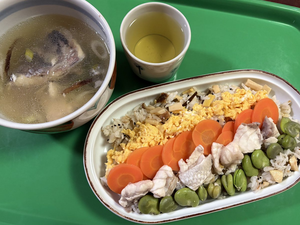 nankin007's tweet photo. 2025/05/04(日)
① #朝食
　#朝スープ
　#豚肩ロース肉
　#チーズパンケーキ
　#レッドキーウイジャム
　#ココア
② #昼食
　#ふるさと市場 で #鯛のあら が
　山盛りで320円⁉️と驚き
　#めで鯛ちらし寿司 と #潮汁
　を作ってみた。激ウマ😍💕
③ #夕食
　#ちらし寿司
　#青鯵 の #なます
　#潮汁 https://t.co/hf3WlJ67v4