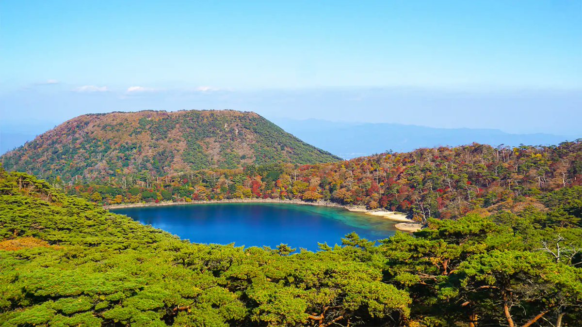 tokyo_chase's tweet photo. Tired of the same old views? Hike to Onami-ike Crater Lake in Kirishima for sky-mirror water, volcanic air, and soul-resetting scenery. It’s only a half-day trip, but your spirit will thank you for a week.
#JapanTravel #Kagoshima #Onamiike #HikingJapan #CraterLake #HiddenGemsJapan

https://t.co/zKGswGNHFL

いつもの景色に飽きたなら、霧島の大浪池へ。空を映す火口湖、澄んだ空気、心が洗われる絶景。半日で行けて、1週間分の癒しが手に入ります。
#日本旅行 #鹿児島観光 #大浪池 #火口湖ハイク #絶景スポット #秘境旅