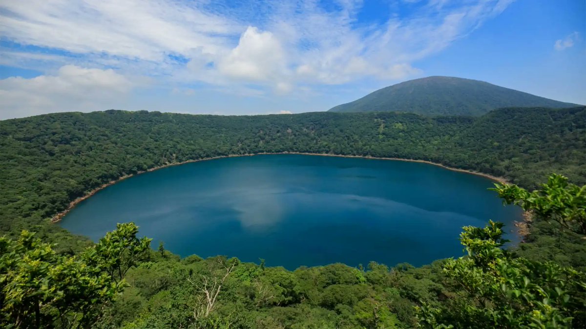 tokyo_chase's tweet photo. Tired of the same old views? Hike to Onami-ike Crater Lake in Kirishima for sky-mirror water, volcanic air, and soul-resetting scenery. It’s only a half-day trip, but your spirit will thank you for a week.
#JapanTravel #Kagoshima #Onamiike #HikingJapan #CraterLake #HiddenGemsJapan

https://t.co/zKGswGNHFL

いつもの景色に飽きたなら、霧島の大浪池へ。空を映す火口湖、澄んだ空気、心が洗われる絶景。半日で行けて、1週間分の癒しが手に入ります。
#日本旅行 #鹿児島観光 #大浪池 #火口湖ハイク #絶景スポット #秘境旅