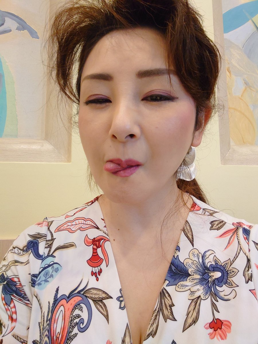 徳井唯　女王様 