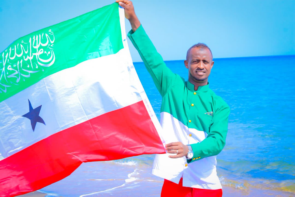 CumarainI's tweet image. Dulmigiyo dhibkii hore,
Kasoo doognay manatee,
Anoon eed ku daba dhigin,
Cadaw daalac doonoow,
Dacar Baad ka leefiye,
Xaqal duudisigiisana,
Dambarkiisi maashaye,
Hadaad diiday samahii,
Cirka jeex hakugu dumo.....