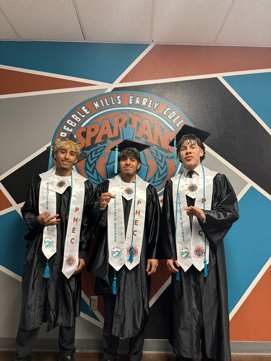 PebbleHHS_FB's tweet image. 🗣️Congrats to #12 DB Arturo Guevara, #14 WR Jaden Gutiérrez (Academic All-State), &amp;amp; #2 ATH Sebastian Carbajal on graduating with their associates degree! Exemplifying student athletes. Sparta is proud &amp;amp; grateful for the legacy you are leaving behind gentlemen. Go be great!🫡👏💪
