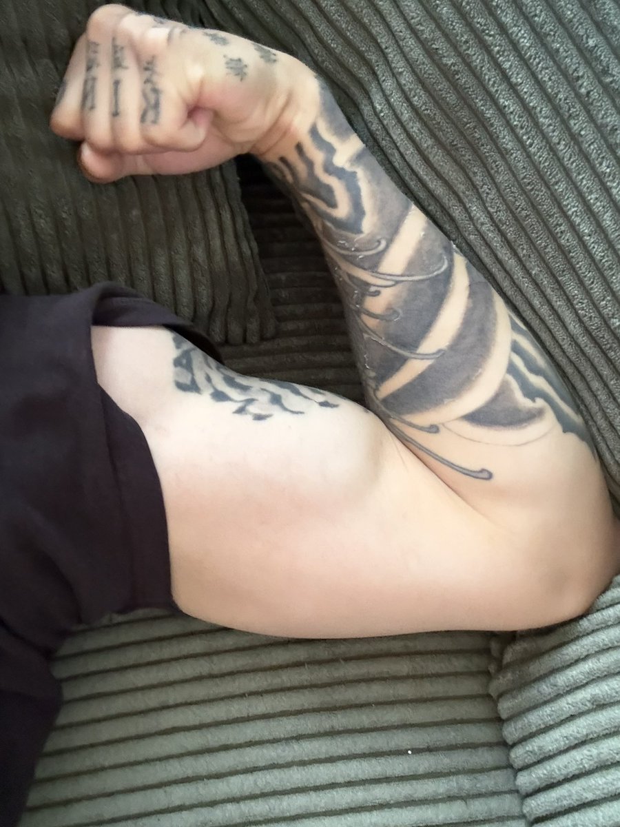 my wrist so small LMAO