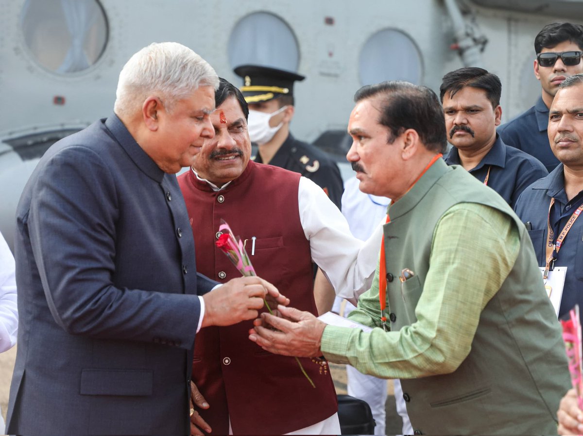 gautamtetwalbjp's tweet photo. || जीवेत् शरदः शतम् ||

भारत के महामहिम उपराष्ट्रपति आदरणीय श्री जगदीप धनखड़ जी, आपको जन्मदिन की हार्दिक बधाई एवं शुभकामनाएं।

बाबा महाकाल की कृपा सदैव आप पर सदैव बनी रहे, आपको उत्तम स्वास्थ्य, सुदीर्घ एवं मंगलमय जीवन की प्राप्ति हो; यही प्रार्थना है।

@VPIndia @Jagdeepdhankad https://t.co/P47UxlGFsB