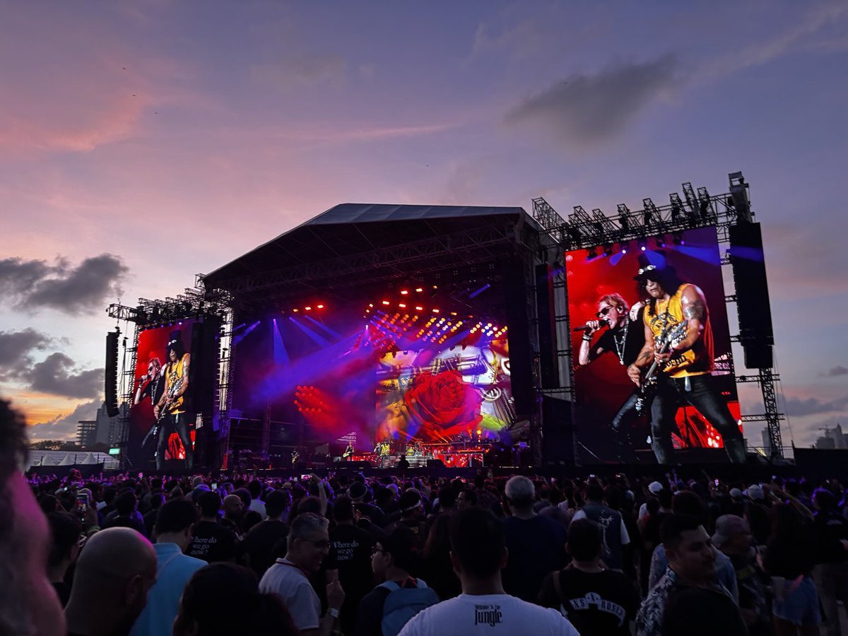 m8al's tweet photo. The legends at Mahalaxmi Racecourse Mumbai #gnr https://t.co/6XjhYx5Jal