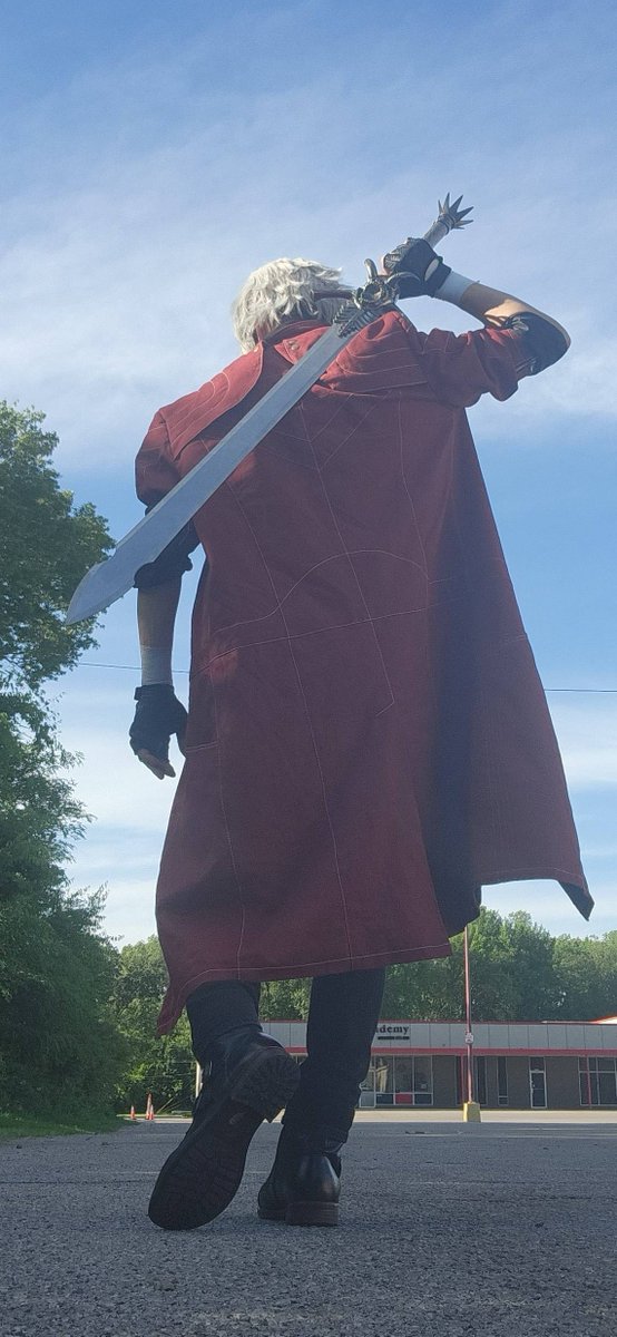 "What?! C'mon, you don't think I can handle this gig on my own?"

As I promised DANTE PHOTOS, This was hard to do because i do my own photos with no tripod and just my phone lmao, plus carrying a big metal sword and airsoft guns in spots to get in trouble. Im happy with how they