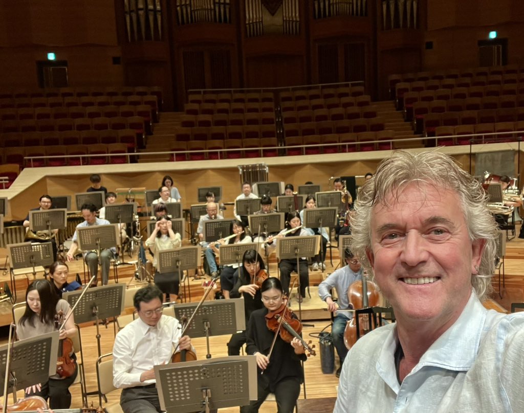 Ready for the Show! With the TOKYO PHILHARMONIC ORCHESTRA in Suntory Hall in one hour! 👍🎵🙏🎻🎺🪉🇯🇵🎼😻
