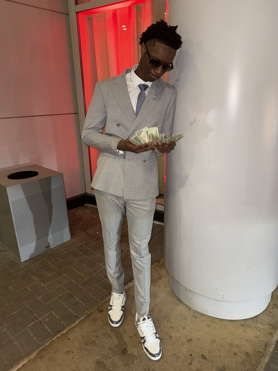 untilnexttime_1's tweet photo. Prom was cool https://t.co/gGuw7UYrXq