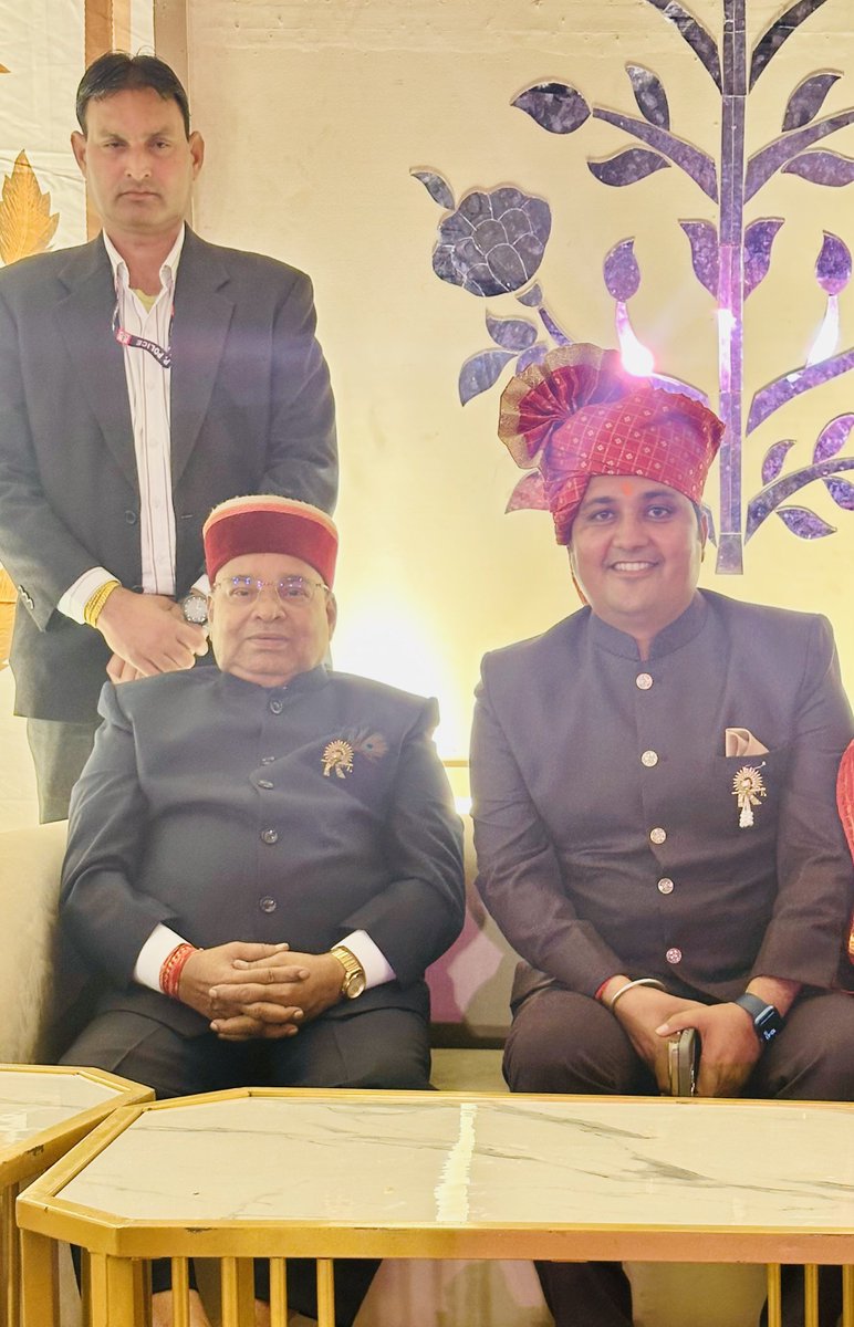 iShankarGurjar's tweet photo. मेरे बॉस कर्नाटक के माननीय राज्यपाल आदरणीय श्री थावरचंद गेहलोत जी को जन्मदिवस की हार्दिक बधाइयाँ ���र शुभकामनाएँ।

ईश्वर से प्रार्थना करता हूँ की आप यू ही उत्तम स्वास्थ्य और दीर्घायु जीवन के साथ अनवरत राष्ट्र की सेवा करते रहें।

आपका प्यार , आशीर्वाद और स्नेह हम पर बरसता रहे। https://t.co/Su9ri4Jaex