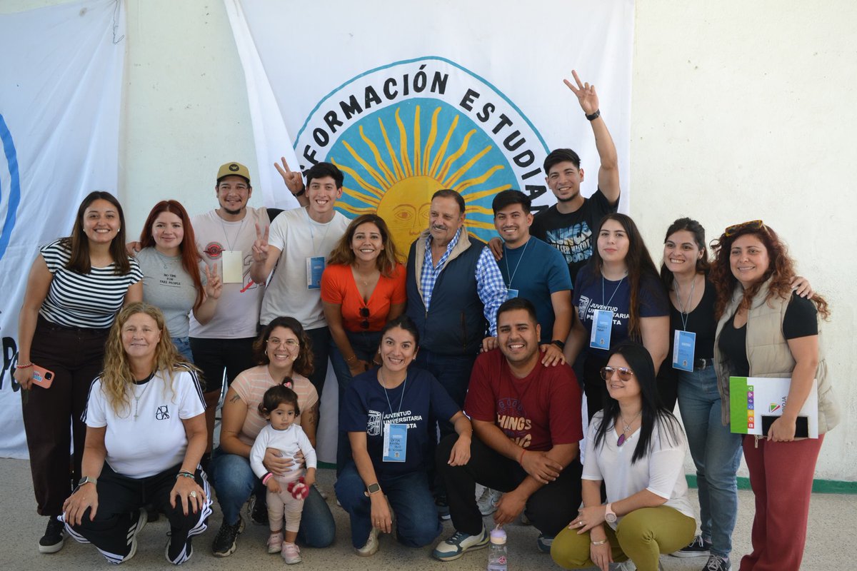 En nuestro primer encuentro provincial, junto a <a href="/QuintelaRicardo/">Ricardo Quintela</a> y <a href="/GabyPedrali/">Gaby Pedrali</a> discutimos el rol de las juventudes en la política, la participación de los y las jóvenes en los procesos democráticos y de construcción de ciudadanía, en pos de un mejor futuro para todos/as✌🏻❤️
