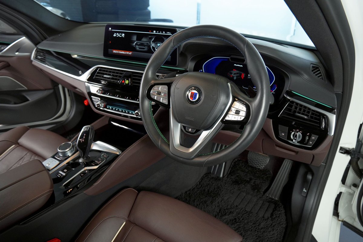 ALPN_B6's tweet photo. ALPINA B5 Touring(G31)

デコライン含めて白×黒に統一されておりシックな印象
ステルス性能も高く個人的に刺さる一台 https://t.co/PjCkxhuM63