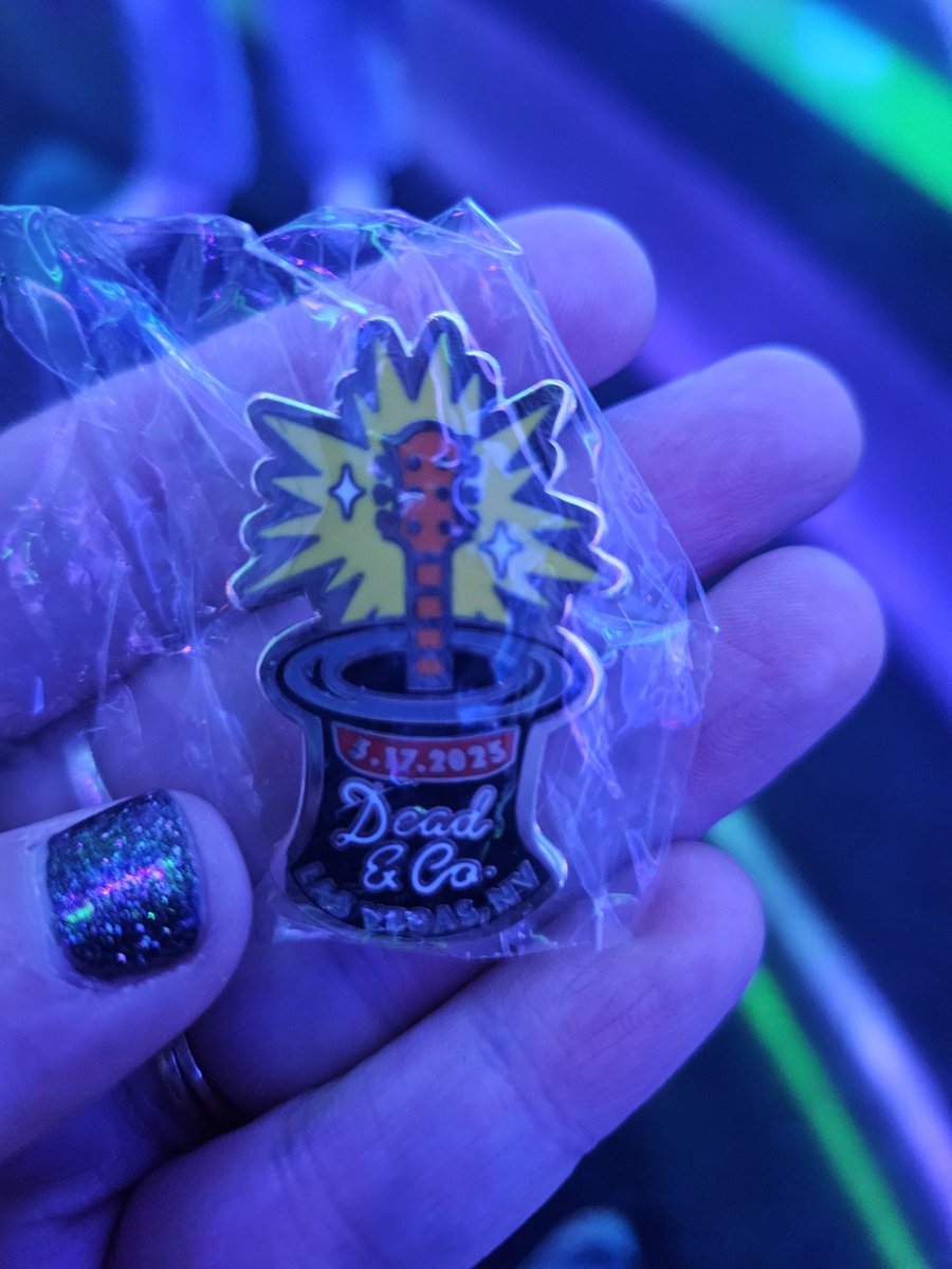 Concert_People's tweet photo. N3 tonight's foil & pin
#DeadForever #FinalWeekend2025 #ConcertPeople ππ₯β‘οΈπΆ https://t.co/aMMWpAqWv4
