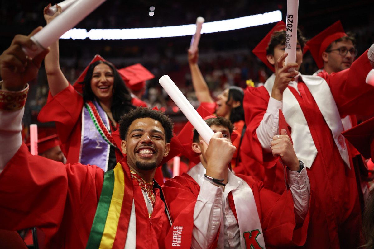 That alumni feeling 🤩 

#UNLVGrad