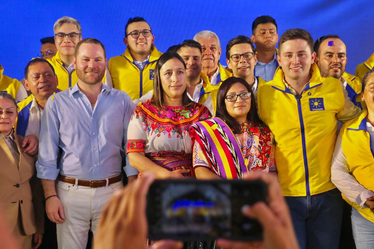 Con gratitud pero sobre todo con esperanza, tras 10 años, dejo la Secretaría General del <a href="/p_unionista/">Partido Unionista</a> en manos de Sebastián Siero; con esta renovación, crecemos con raíces firmes, visión clara y la certeza de que #ElFuturoBrilla ☀️
¡felicitaciones <a href="/sebastiansiero/">Sebastian Siero</a>!