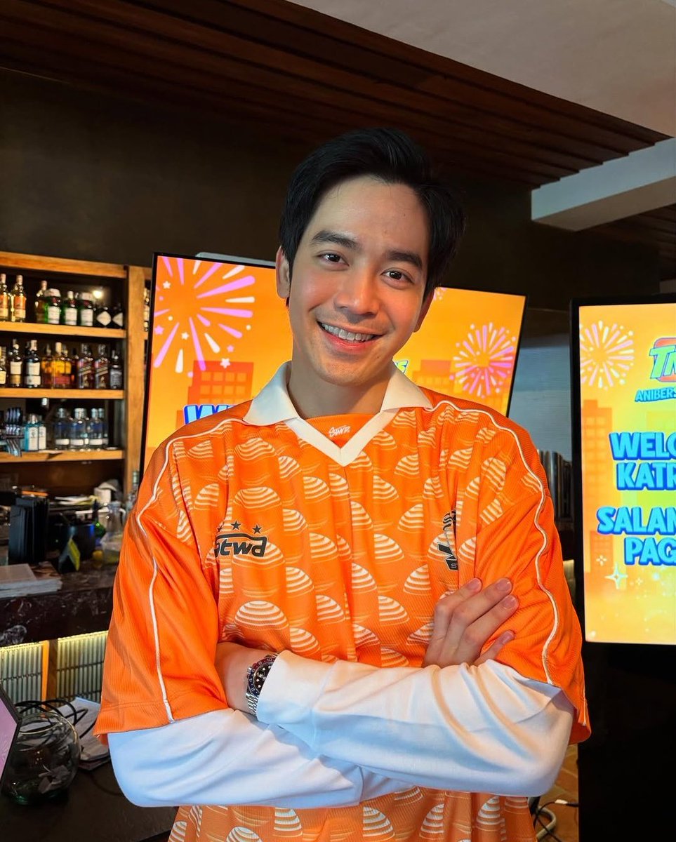 TeamJoshuaHK's tweet photo. Happy 25 Yrs Anniversary @tntph! Thank you sa 8 yrs na pagtitiwala kay @iamjoshuagarcia ๐ค๐งก
#TNTAnniberSaya25
#TNTPH
ยฉStarmagic ๐ธ https://t.co/AnIbnldA11