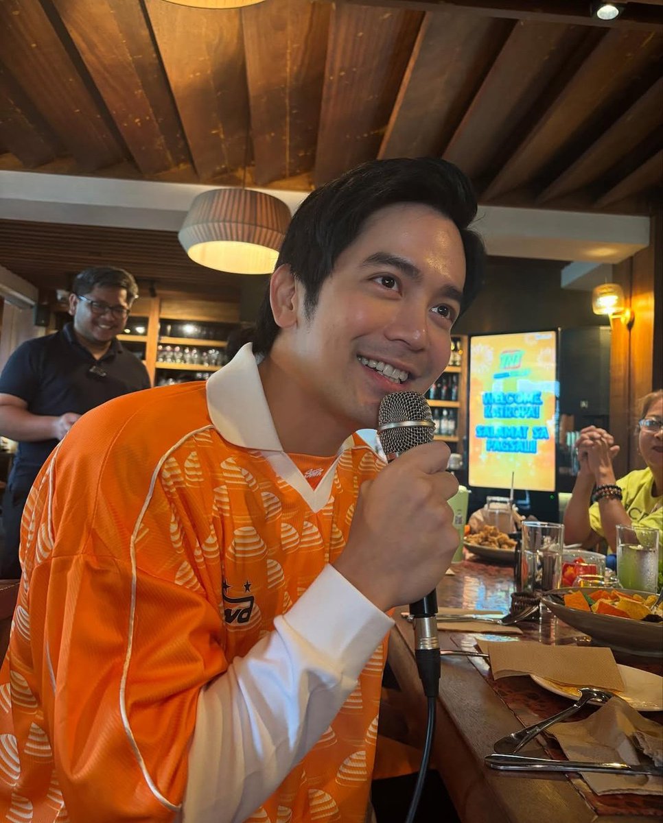 TeamJoshuaHK's tweet photo. Happy 25 Yrs Anniversary @tntph! Thank you sa 8 yrs na pagtitiwala kay @iamjoshuagarcia ๐ค๐งก
#TNTAnniberSaya25
#TNTPH
ยฉStarmagic ๐ธ https://t.co/AnIbnldA11