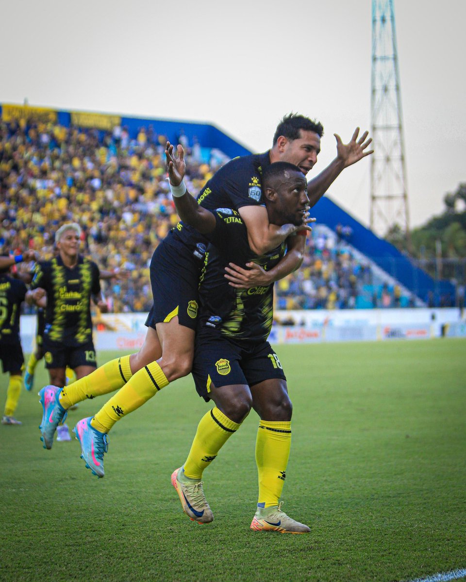 rcdespana's tweet photo. FINALISTASSSSSSSS🚂🚂🚂🚂 SI SE PUDOOOOOOO
⚽️2-0 https://t.co/FyyK5GCI2d