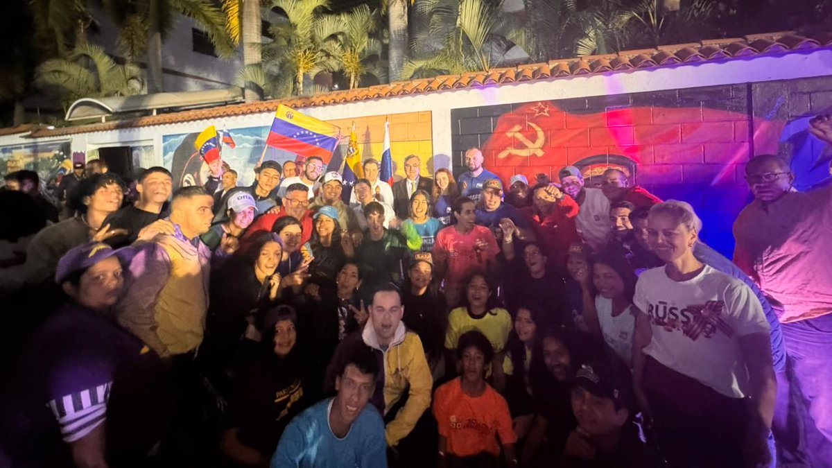 🇷🇺🇻🇪 En Caracas se inauguró un mural con Mariscal de la Unión Soviética Gueorgui Zhúkov con la bandera de la URSS en conmemoración del 80° aniversario de la Victoria en la Gran Guerra Patria

#Victoria80
