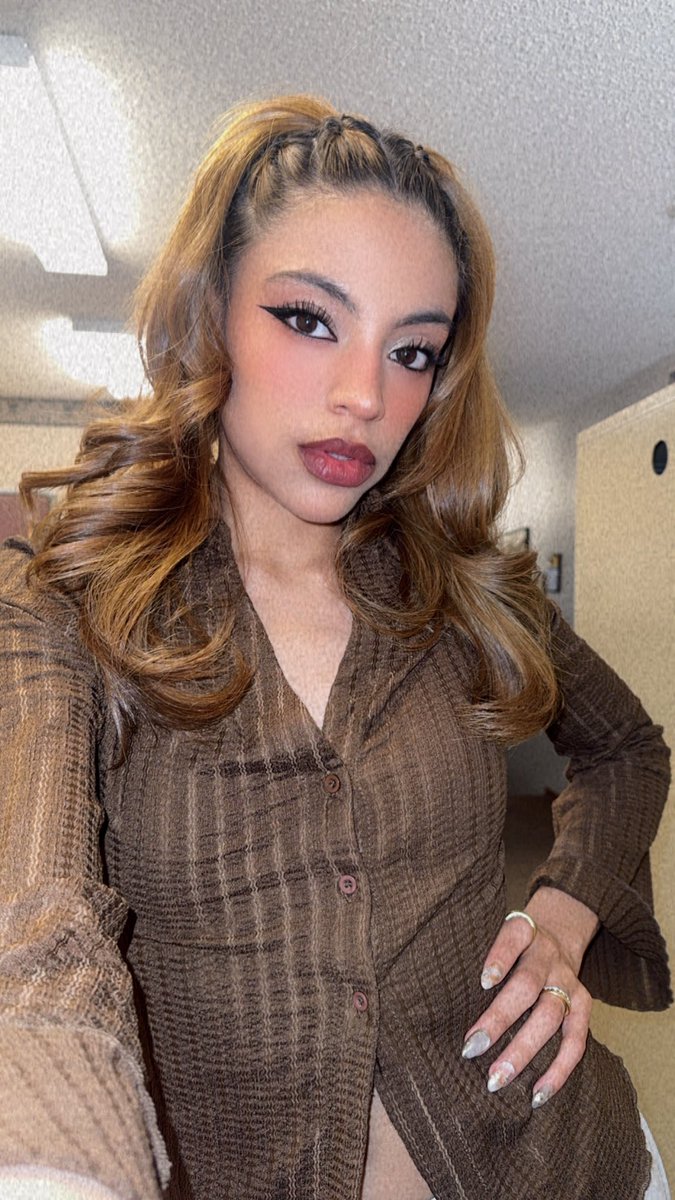 lymarinaranjo's tweet image. rarely post but happy #eyekonselfieday #eyekonselcaday #esd #KATSEYE ໒꒰ྀིᵔ ᵕ ᵔ ꒱ྀི১