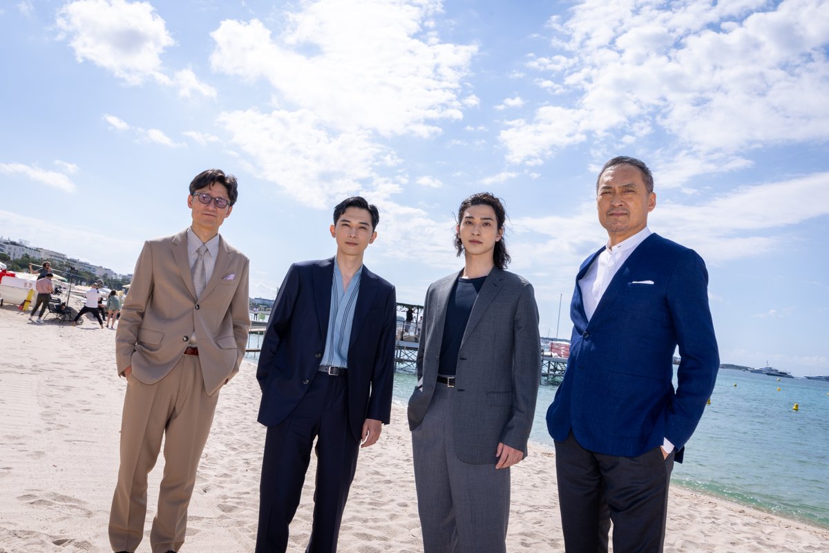 modelpress's tweet photo. 【第78回カンヌ国際映画祭🎥】

吉沢亮＆横浜流星「国宝」チーム
カンヌ到着🇫🇷

🔻写真
https://t.co/71cx3m3kCY

💬吉沢「皆さんの反応が楽しみでもあり、不安でもありますね」
💬横浜「芸術溢れる街で美しくて、リゾートの雰囲気も下町のような雰囲気もあって、色んな表情がある町」

#映画国宝 https://t.co/cPKmxv9agk