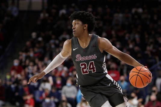 When I watched Nique Clifford I got the same vibes I got when watching Jalen Williams at Santa Clara. 

6'6 2 way wing that can literally do EVERYTHING on the court. Doesn't excel at anything but can thrive in a completary or on ball role. 

Top 10 player easy