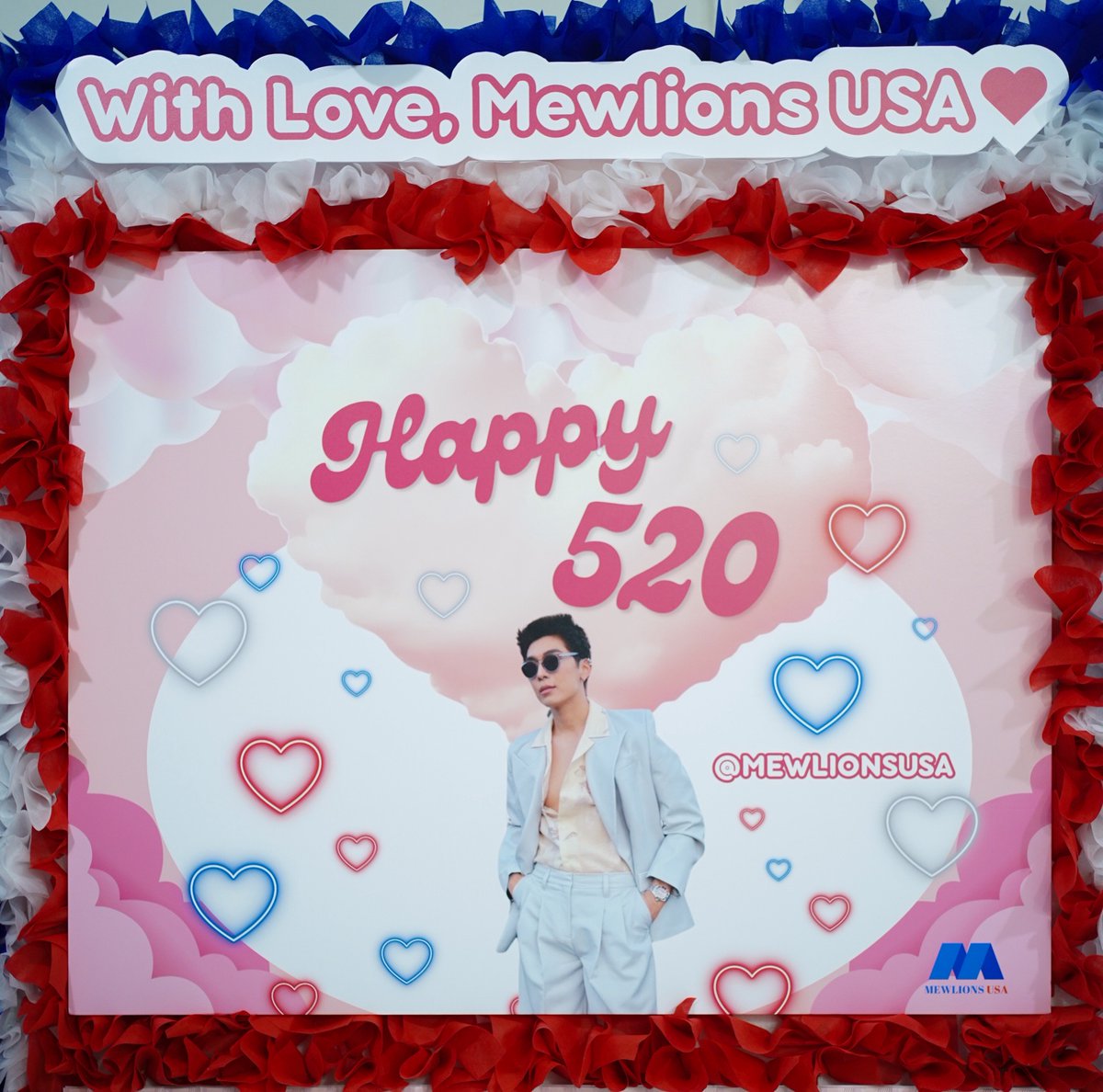 MewlionsUSA's tweet photo. 💖We are so honored, on behalf of all Mewlions who contributed to this project, to present to Mew this token of our love!

@MSuppasit, May you feel so loved &amp; cherished today as we celebrate 520!

MEW IS OUR520
#缪缪520我们爱你
#MewSuppasit
#มิวศุภศิษฏ์ ︎︎︎
#MewlionsUSA https://t.co/yV0cLcRbcs