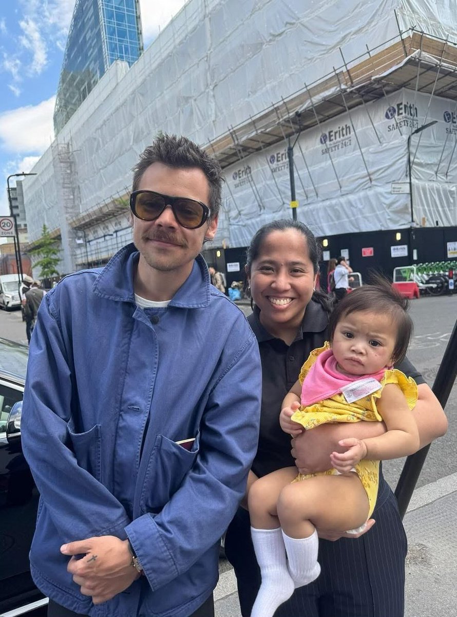 HStylesAR's tweet photo. Harry recientemente en Londres 🥰 https://t.co/hcSQ6qRJYP
