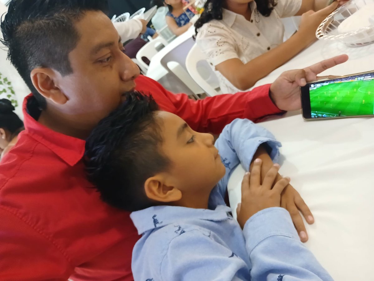 badu23's tweet photo. @Andres_Vaca_ @pepecardozo249 @adelarosa #NuestraLiguilla
Perdoname hermano por no pasar al vals, ya lo veo en el video. Apoyando al diablo en plena boda
@TolucaFC ojalá den la comida al medio tiempo https://t.co/Oa6RO9z4yk