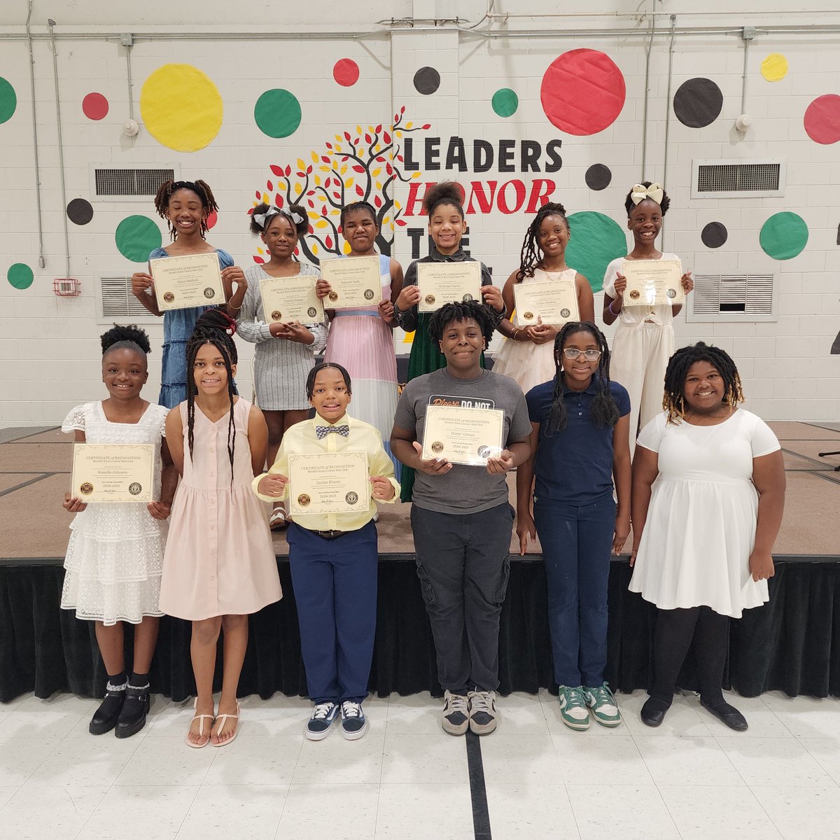 firstgrade209's tweet photo. So proud of all our Junior Beta Club inductees! Watching you grow into leaders is a joy, but there’s a special kind of pride seeing students I’ve taught over the years shine so brightly. Keep aiming high! #JuniorBetaClub #HarveysAcademy https://t.co/MSE6ymBfwp