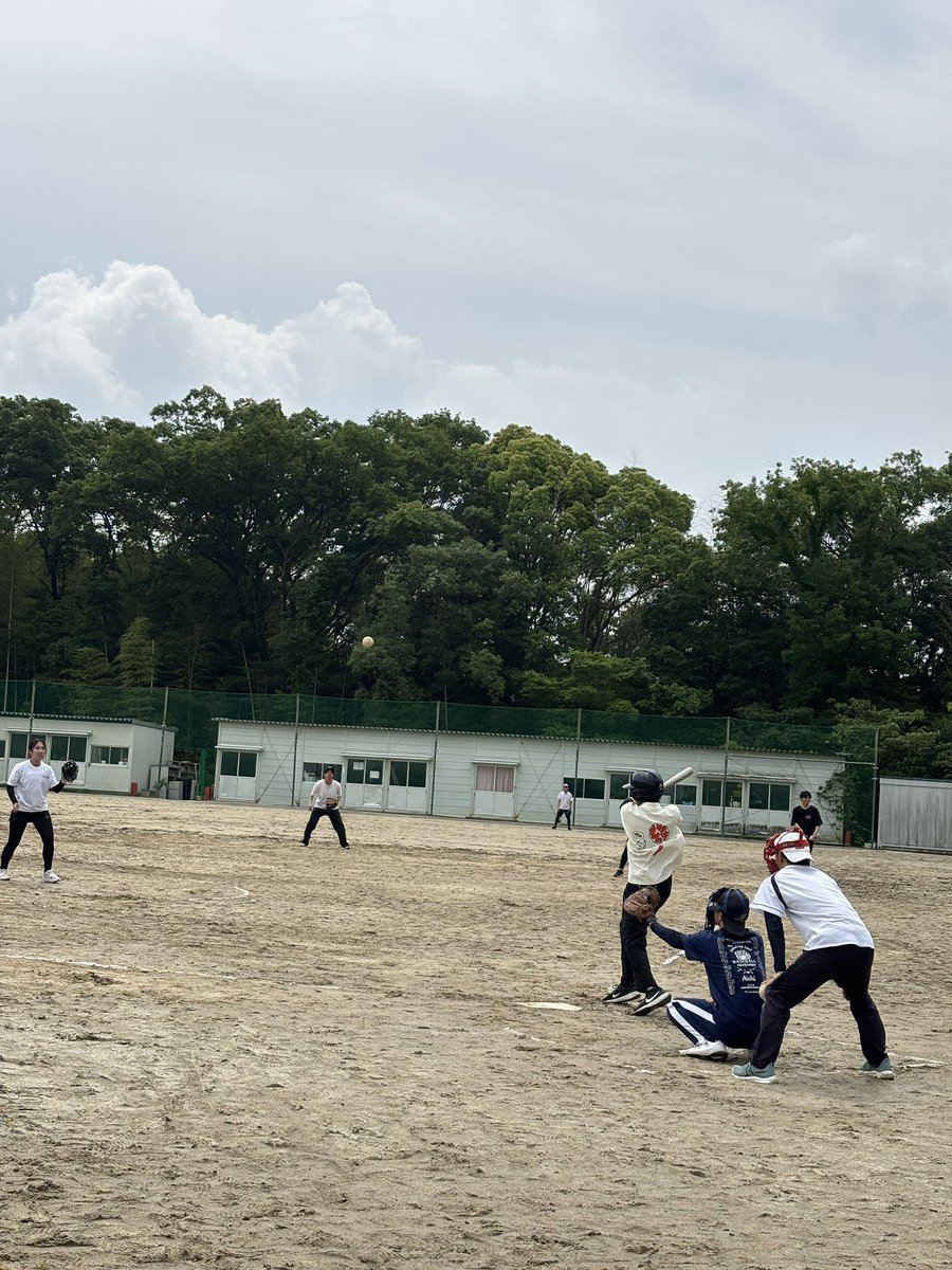 auefes's tweet photo. 現在ソフトボール・バレーポールともに進行中です!
この後試合結果報告いたします✨
#愛教祭 #56愛教祭 #AUEFES #スポーツの祭典 #スポ祭 https://t.co/DUcPwCkLWv
