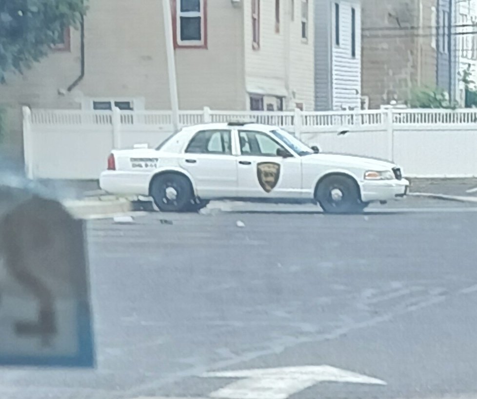 ChonqRat's tweet image. Only in south jersey, a rare spot of a #crown_vic still on duty! And yes, actual town police, not just some security. 

#pantherplatform #p71