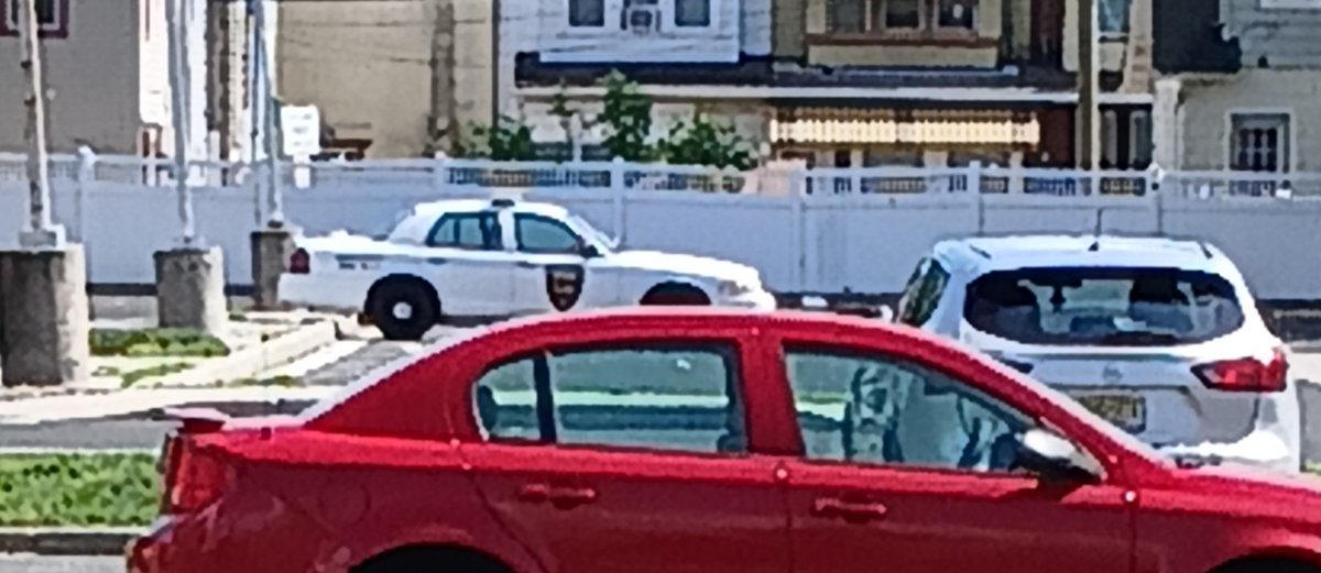 ChonqRat's tweet image. Only in south jersey, a rare spot of a #crown_vic still on duty! And yes, actual town police, not just some security. 

#pantherplatform #p71
