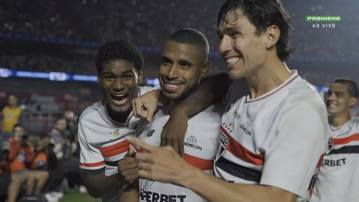 SaoPauloMiIGrau's tweet photo. COMPRAMO O JUIZ

AQUI É SÃO PAULO FUTEBOL CLUBE PORRA https://t.co/wo8UnpCtq5