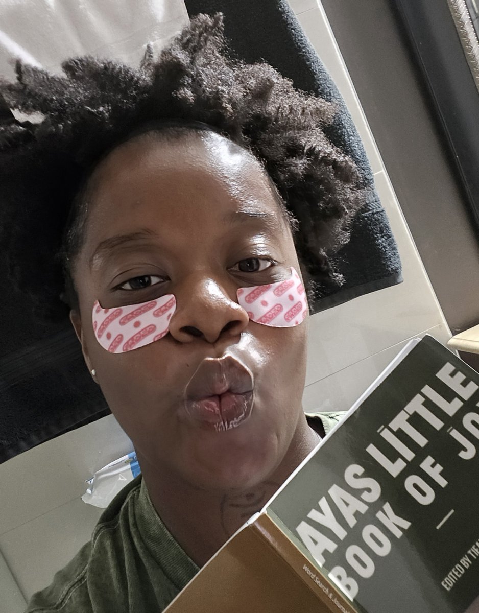 AyaFrequency's tweet photo. do you like your natural hair? i love mine. #ayaslittlebookofjoy #topicals #afro #bookofjoy https://t.co/rtZJb0szoz