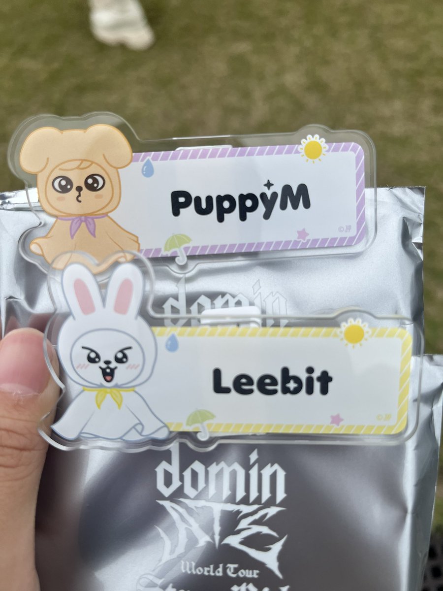 L8wYw's tweet photo. スキズ　交換
ランダムネームバッチ

譲→パピーム　リービット
求→デェッキ

本日手渡しのみ
心当たりのある方はリプお願いします🙇‍♀️ https://t.co/4R27DpbhK4