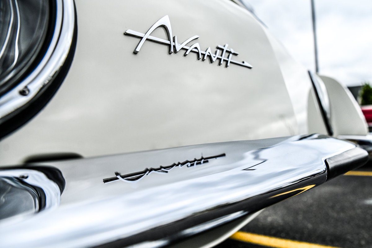 Hit up a classic car show in my neighborhood today and couldn't resist snapping a few shots. These beauties never go out of Style, especially that orange Camaro. That was my favorite of the day. #classiccars #carshowvibes #vintagevibes #classiccarphotography