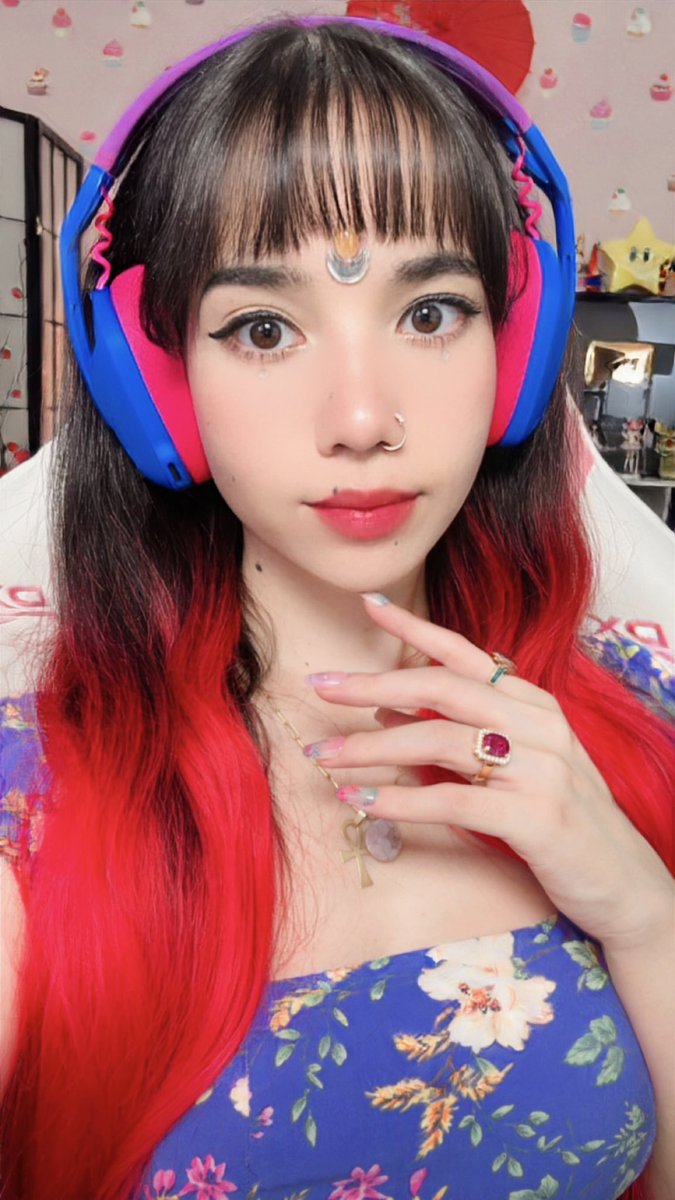 Estoy en vivo jugando ven a pasarla rico en mi YT 🎮🍒 I’m live playing come have a great time in my yt🌹🍀