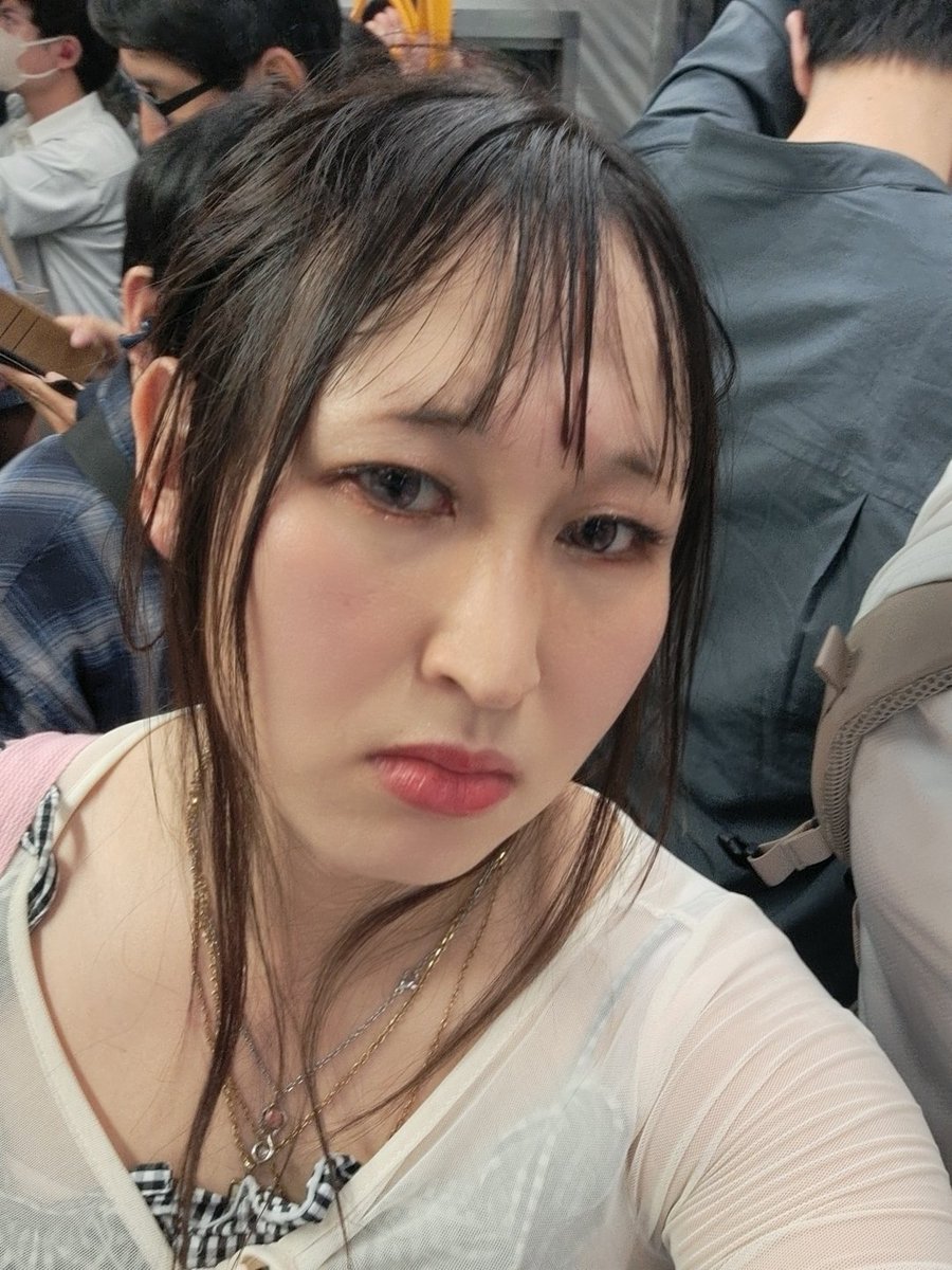 暑いw
早くもポニーテールでお出かけです。汗で髪絡むの嫌なのでw