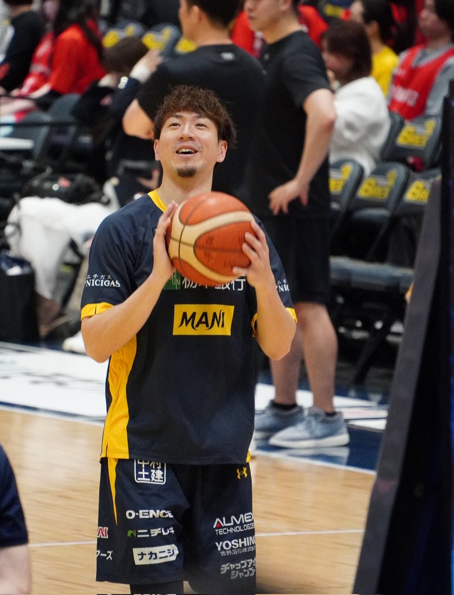 きっと、今日決めてくれる。
横アリ連れて行ってくれる。

そんな、闘志とかわいさを持ってる。
最強にして最高🫶

#宇都宮ブレックス 
#比江島慎 
#セミファイナル 
#横浜アリーナに行こう 
#全力応援